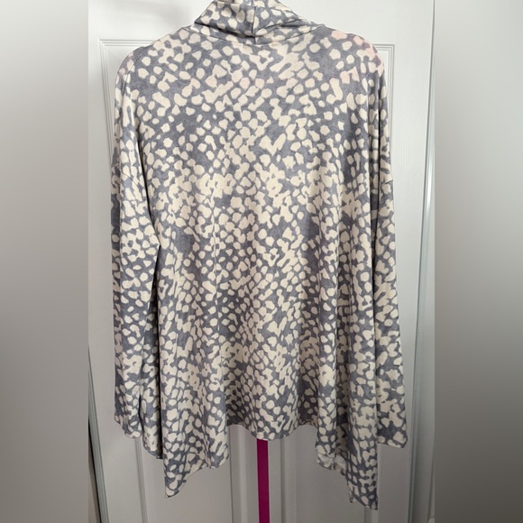 Oddy Batwing Turtleneck Top - Picture 6 of 7